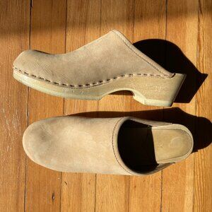 No. 6 Old School Clog in Mid Heel